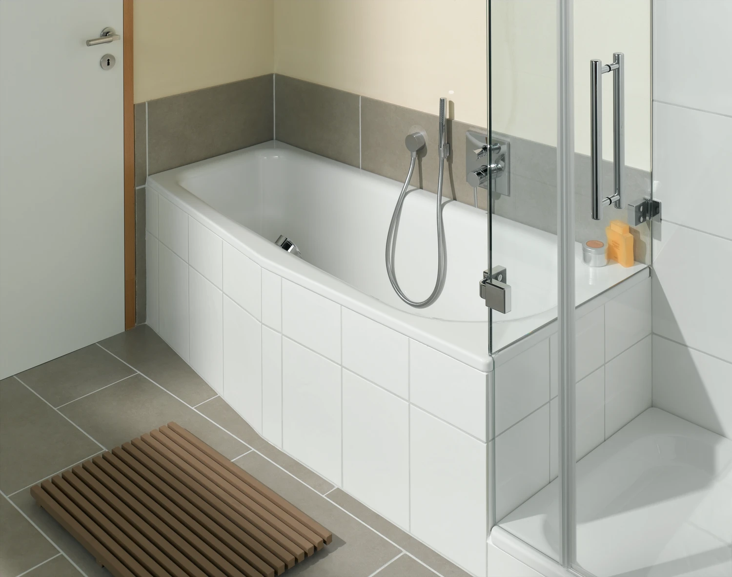 Bette Badewanne „BetteLuna“ fünfeck 170 × 75 cm, rechts in Greige Bette Badewanne „BetteLuna“ fünfeck 170 × 75 cm, rechts in Greige