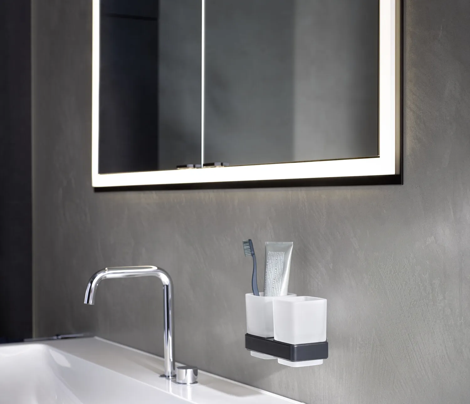 emco Spiegelschrank „prime“ Facelift 63 × 73 × 16,7 cm emco Spiegelschrank „prime“ Facelift 63 × 73 × 16,7 cm