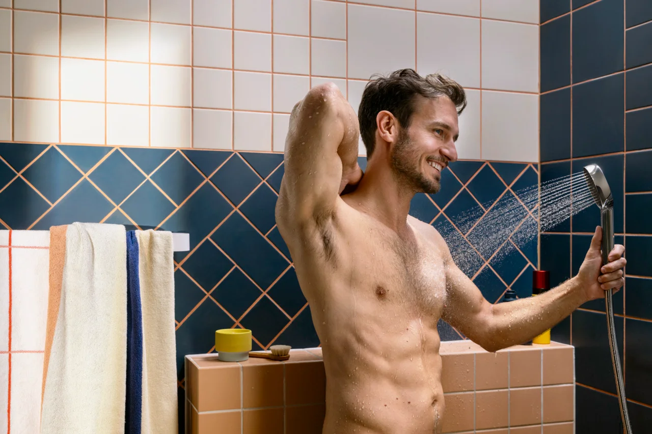 Hansgrohe Activera Select S Brausesystem Aufputz, Chrom, 95 mm Brausekopfgröße, 65 cm Brausestange, EcoSmart mit Ecostat Fine