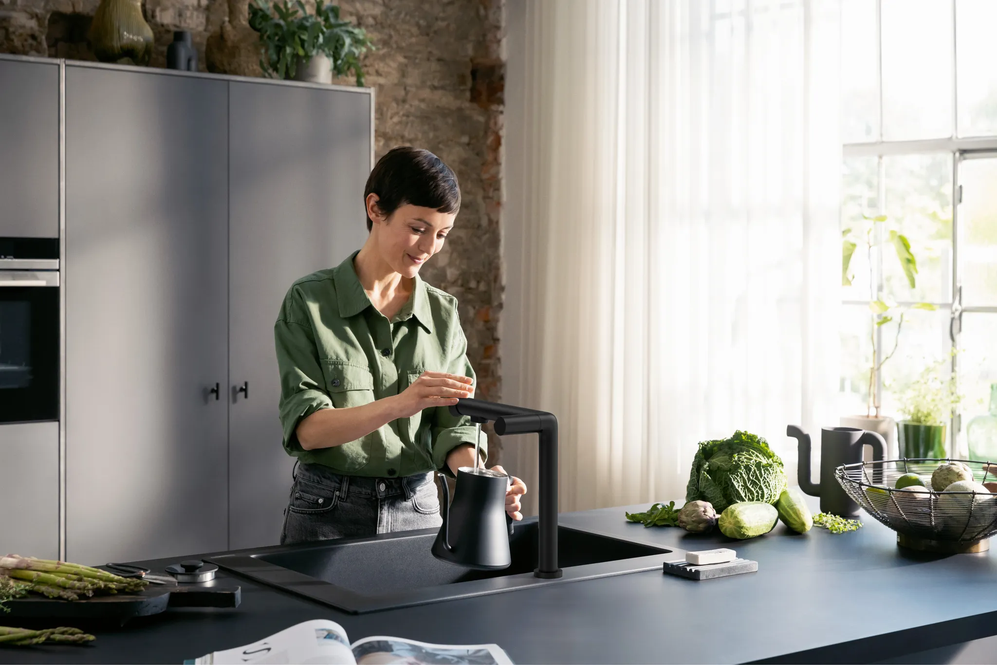 Hansgrohe Aqittura M91 SodaSystem 240 Starter Set, 1jet, Mattschwarz, 35 mm Hahnlochbohrung, Laminarstrahl, 6,5 l/min Durchfluss Hansgrohe Aqittura M91 SodaSystem 240 Starter Set, 1jet, Mattschwarz, 35 mm Hahnlochbohrung, Laminarstrahl, 6,5 l/min Durchfluss