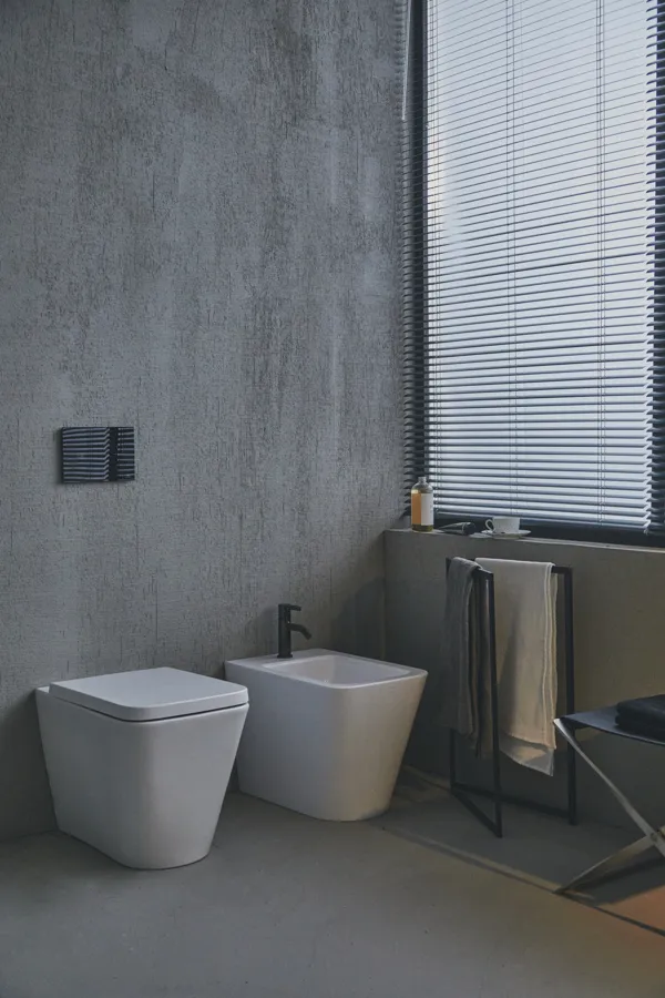 WC „BlendCube“ 35,5 × 40 × 56 cm in Weiß WC „BlendCube“ 35,5 × 40 × 56 cm in Weiß