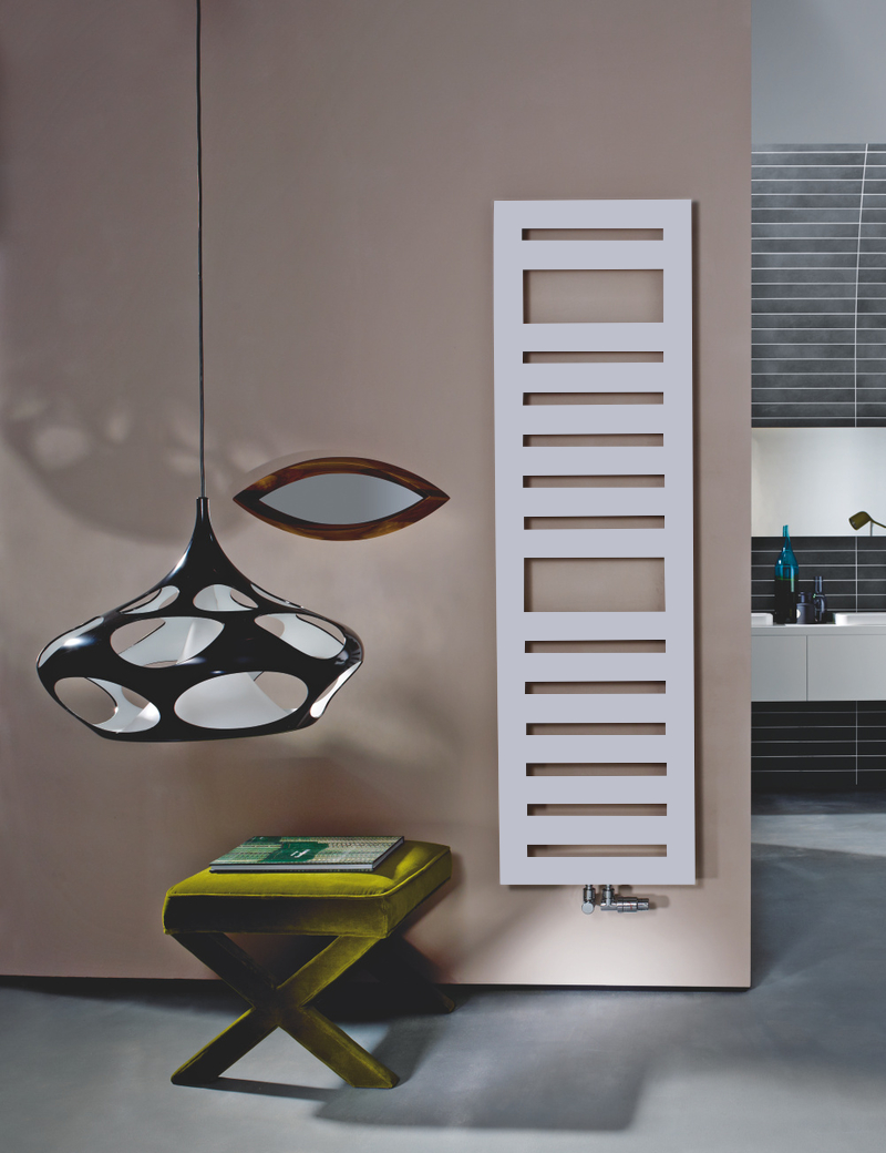 Zehnder Design-Heizkörper „Metropolitan Spa“ für Warmwasser-Zentralheizung mit 50 mm-Mittelanschluss und integriertem Thermostat „Completto“ 40 × 80,5 cm in Grey Aluminium (glänzend)