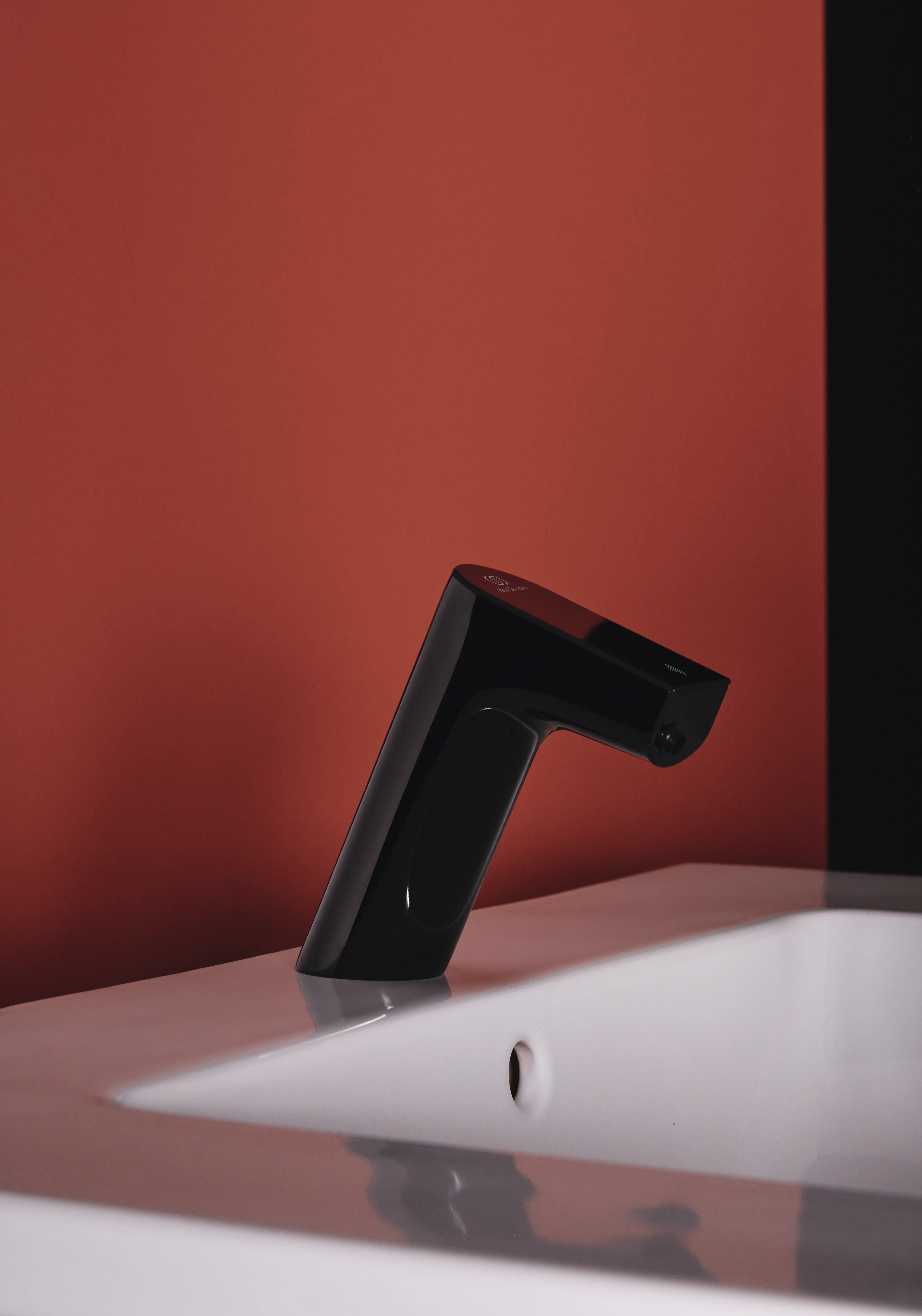 Sensor-Waschtischarmatur Intelliflow Netzbetrieb Ausladung 126mm Chrom Sensor-Waschtischarmatur Intelliflow Netzbetrieb Ausladung 126mm Chrom