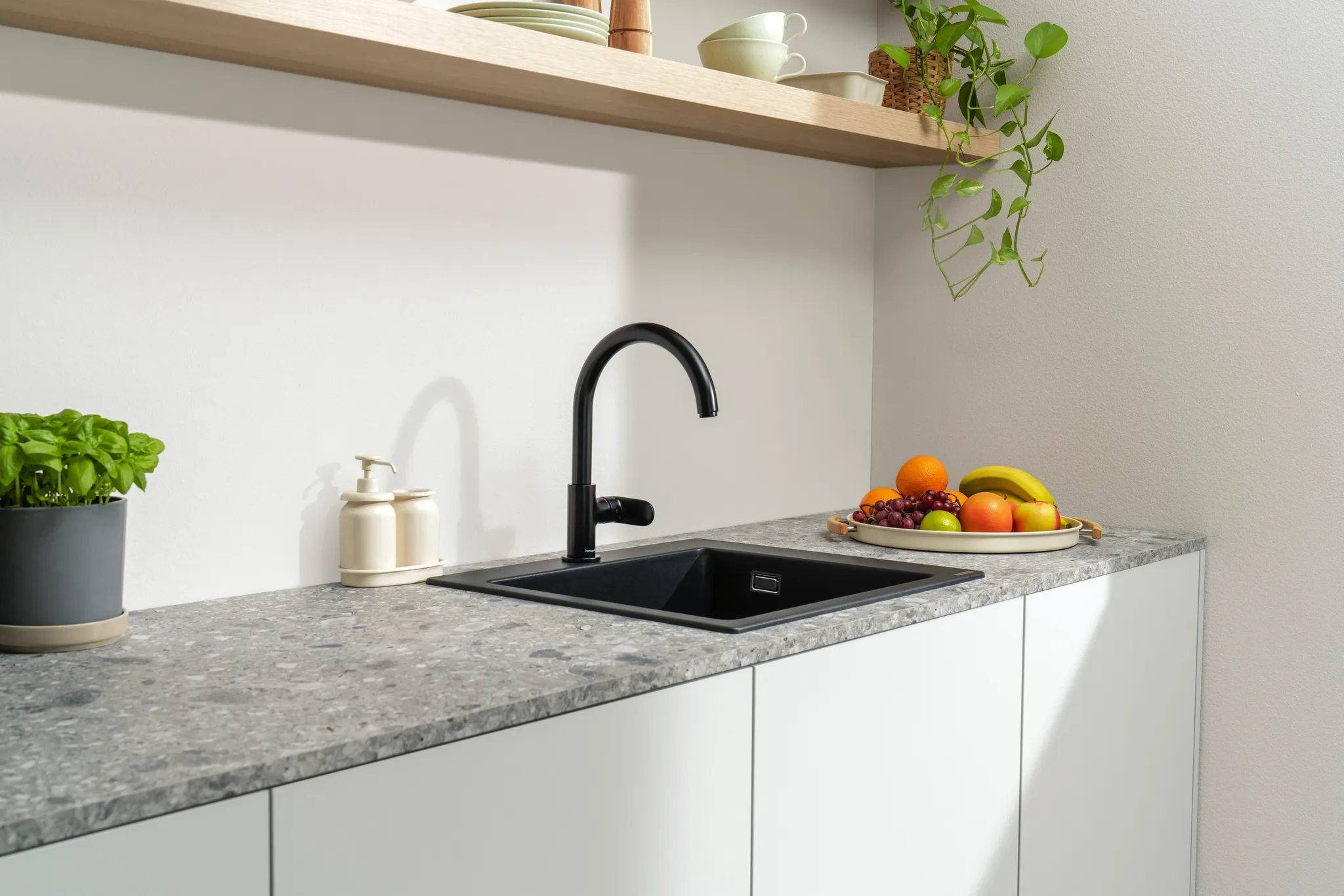 Hansgrohe Vernis Blend M35 Einhebel-Küchenmischer 210, 1jet, Mattschwarz Hansgrohe Vernis Blend M35 Einhebel-Küchenmischer 210, 1jet, Mattschwarz