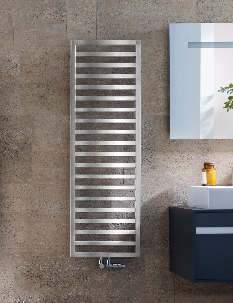 Zehnder Design-Heizkörper „Quaro“ für Warmwasser-Zentralheizung oder gemischten Betrieb mit 50 mm-Mittelanschluss 60 × 97,1 cm in Chrom