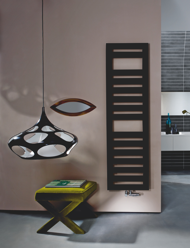 Zehnder Design-Elektroheizkörper „Metropolitan Spa“ für gemischten Betrieb mit eingebautem Heizstab und 50 mm-Mittelanschluss 50 × 175 cm in Volcanic (glänzend)