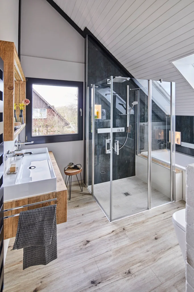 Hansgrohe Raindance E Kopfbrause 300x300 mm, 1 Strahl, Brausearm 390 mm chrom, Wandmontage, DN15, für Durchlauferhitzer geeignet Hansgrohe Raindance E Kopfbrause 300x300 mm, 1 Strahl, Brausearm 390 mm chrom, Wandmontage, DN15, für Durchlauferhitzer geeignet