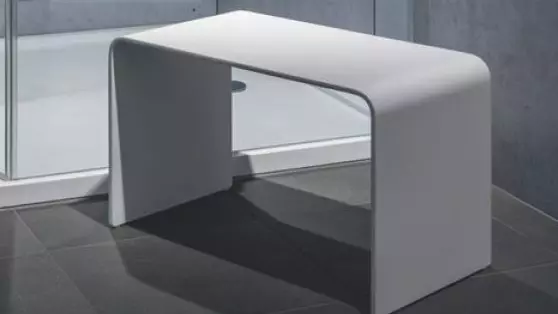 Hocker und Bänke