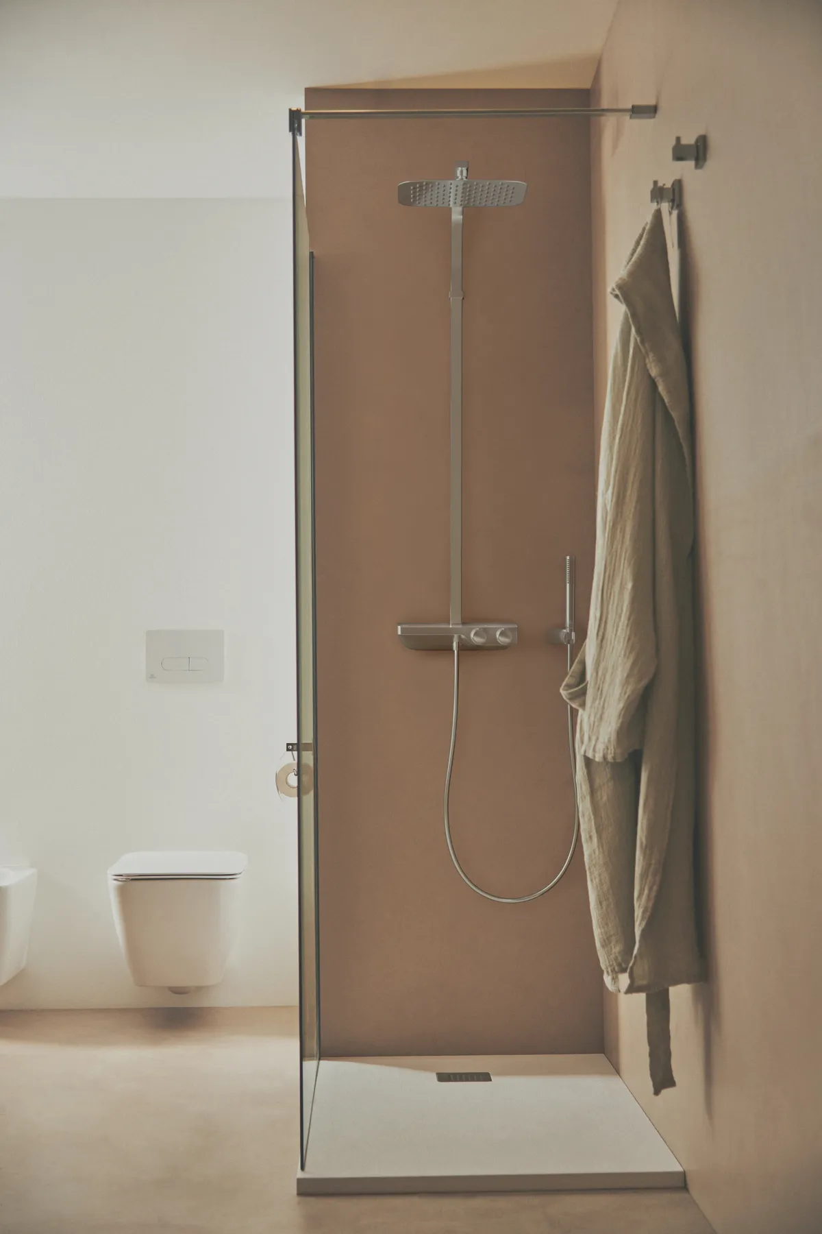 Ideal Standard Duschsystem Ceratherm S200 mit Ablage und Stick-Handbrause Chrom Ideal Standard Duschsystem Ceratherm S200 mit Ablage und Stick-Handbrause Chrom