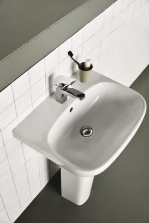 Waschbecken „i.lifeA“ 60 × 48 × 18 cm, Hahnlochposition mittig Waschbecken „i.lifeA“ 60 × 48 × 18 cm, Hahnlochposition mittig