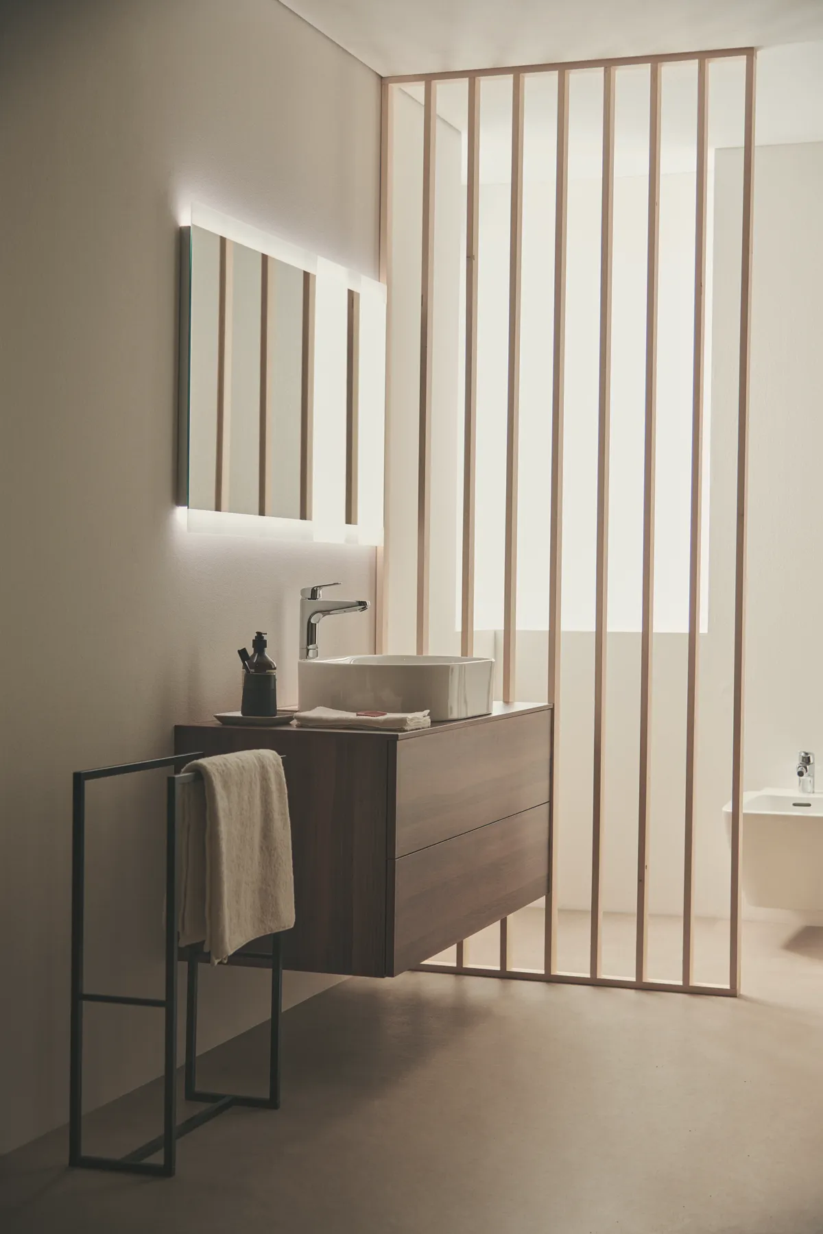 Waschtischarmatur Ceraflex mit Ablaufgarnitur verlängerter Sockel Ausladung 140mm Chrom Waschtischarmatur Ceraflex mit Ablaufgarnitur verlängerter Sockel Ausladung 140mm Chrom