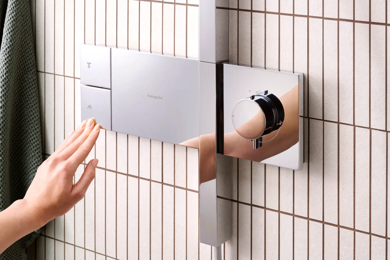 Hansgrohe Showerpipe Raindance Alive S, Chrom, 300 mm Brausekopfgröße, 12 l/min Durchfluss, Aufputzinstallation Hansgrohe Showerpipe Raindance Alive S, Chrom, 300 mm Brausekopfgröße, 12 l/min Durchfluss, Aufputzinstallation
