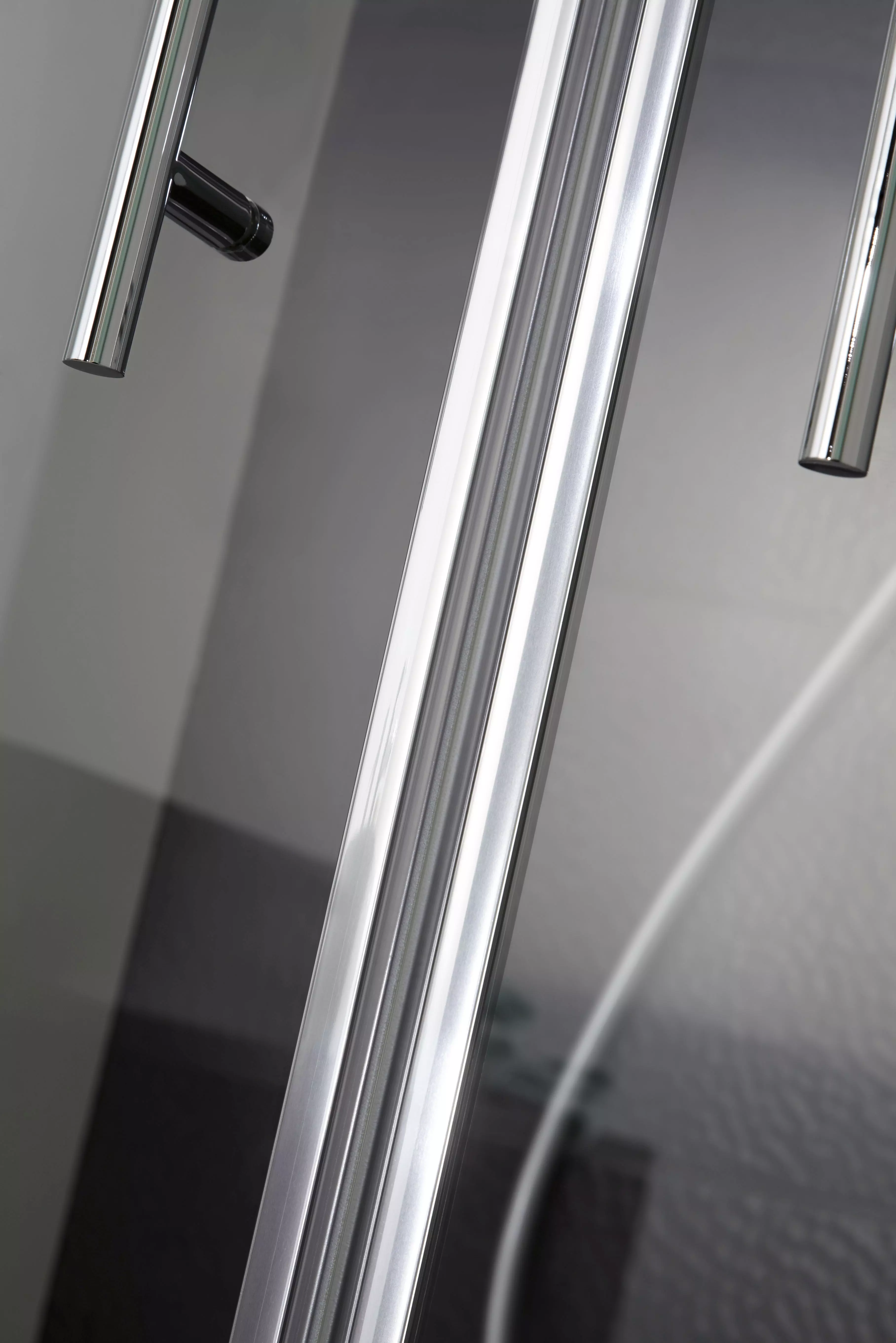 HSK gerahmte Pendeltür für verkürzte Seitenwand „Favorit Nova“ Sondermaß für Seitenwand Glas Klar hell, Profile Alu Silber-matt HSK gerahmte Pendeltür für verkürzte Seitenwand „Favorit Nova“ Sondermaß für Seitenwand Glas Klar hell, Profile Alu Silber-matt