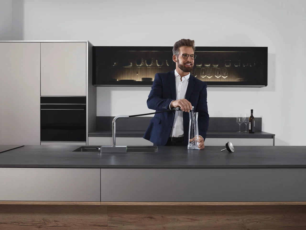 Hansgrohe Aquno Select M81 Einhebel-Küchenmischer mit Ausziehauslauf, Chrom, 35 mm Hahnlochbohrung, max. Durchfluss 6 l/min