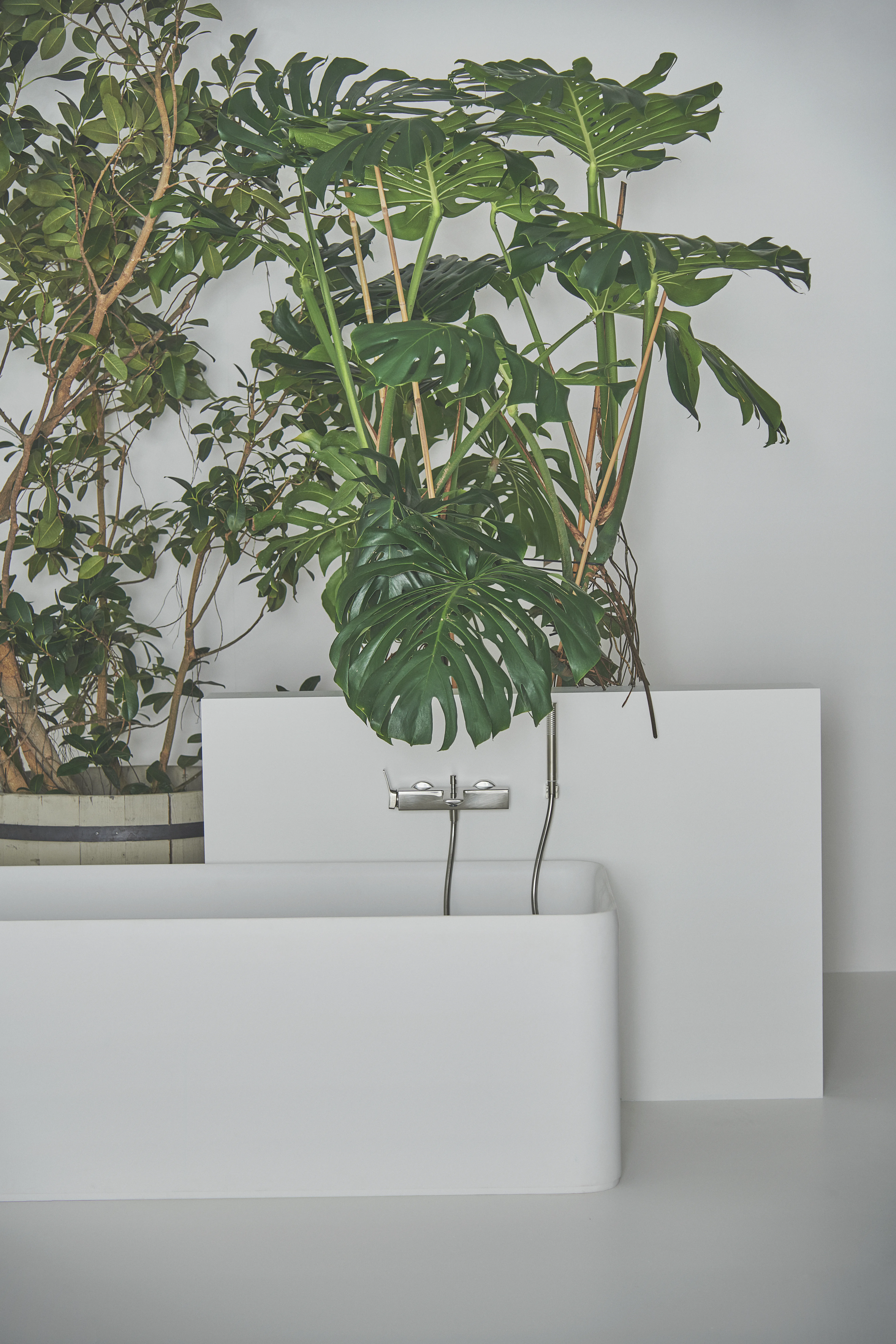 Badearmatur Aufputz Conca, mit Stab-Handbrause, Brauseschlauch und Wandhalter, Brushed Gold Badearmatur Aufputz Conca, mit Stab-Handbrause, Brauseschlauch und Wandhalter, Brushed Gold