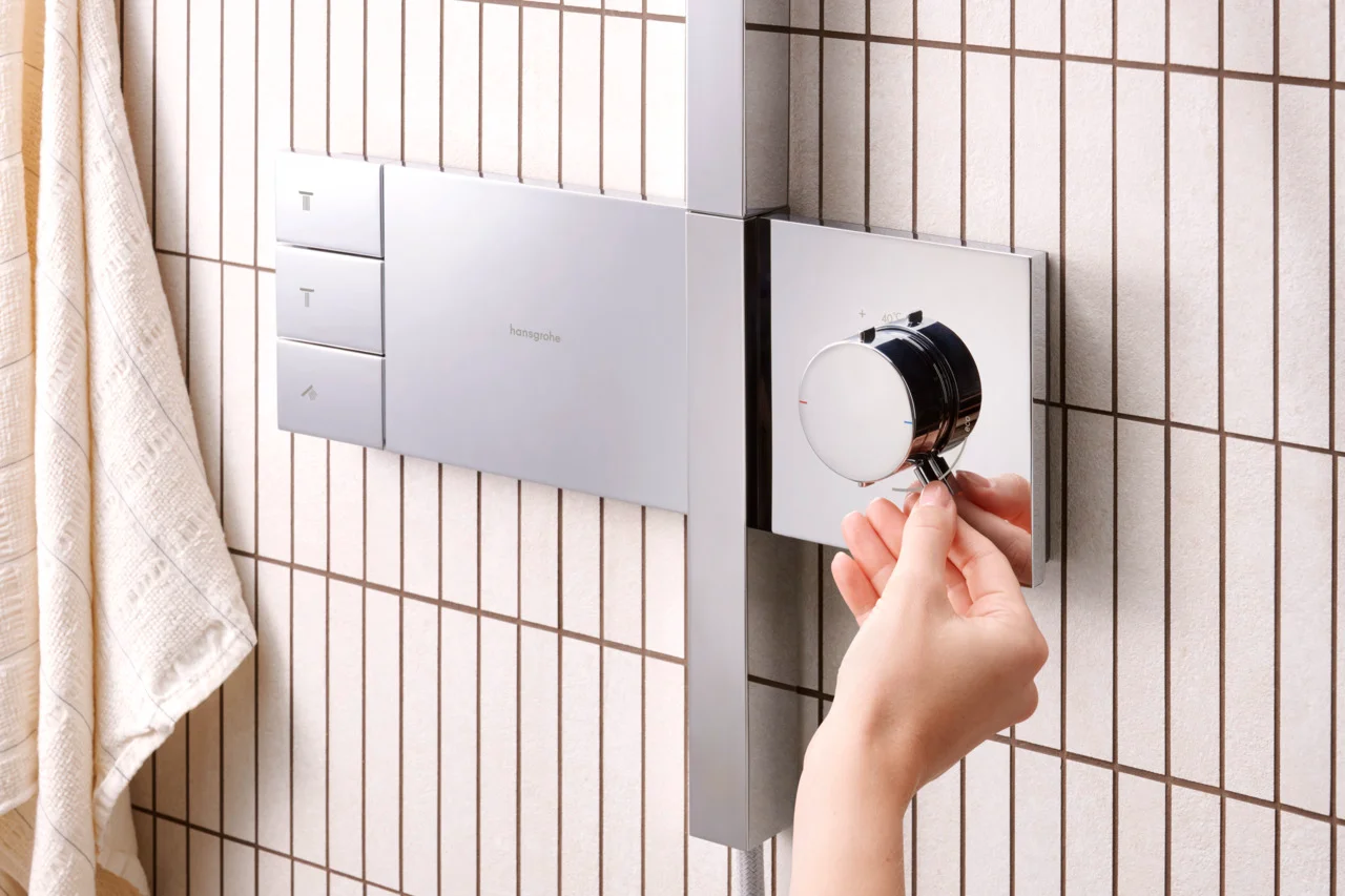 Hansgrohe Showerpipe Raindance Alive Q, Chrom, 214 x 343 mm, 2 Verbraucher, Aufputzinstallation Hansgrohe Showerpipe Raindance Alive Q, Chrom, 214 x 343 mm, 2 Verbraucher, Aufputzinstallation