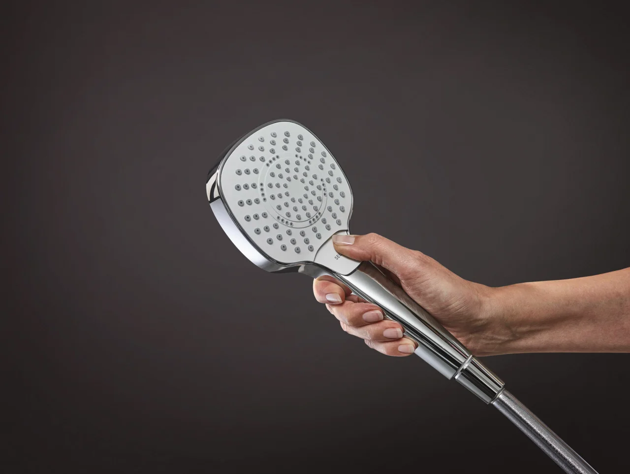Hansgrohe Croma Select E Handbrause EcoSmart weiß/chrom, 110 mm Brausekopfgröße, SoftRain, IntenseRain, Massagestrahl, QuickClean, max. Durchfluss 8,4 l/min bei 3 bar