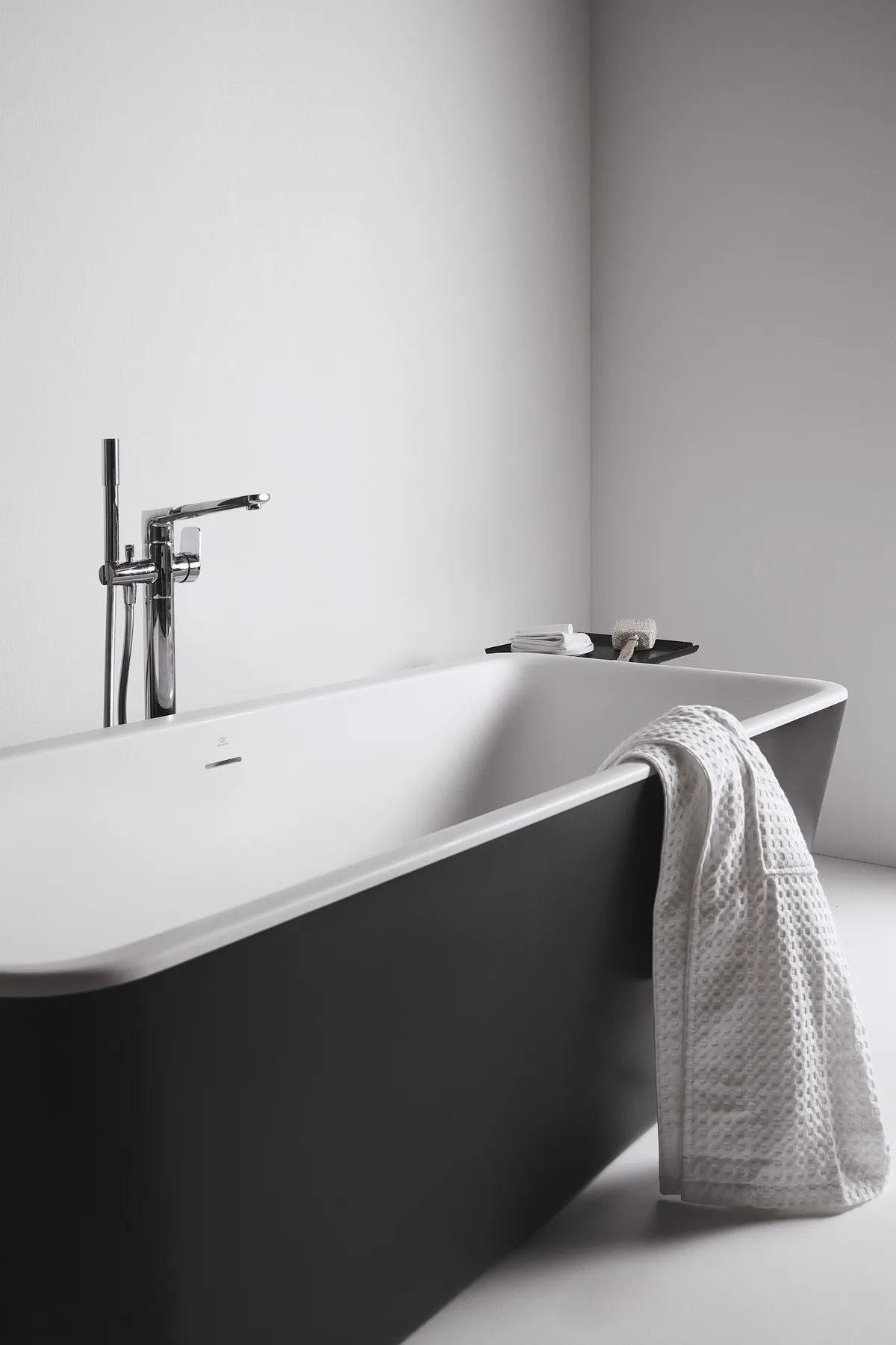 Ideal Standard Badewanne „Dea“ 75 × 170 cm in Schwarz Matt