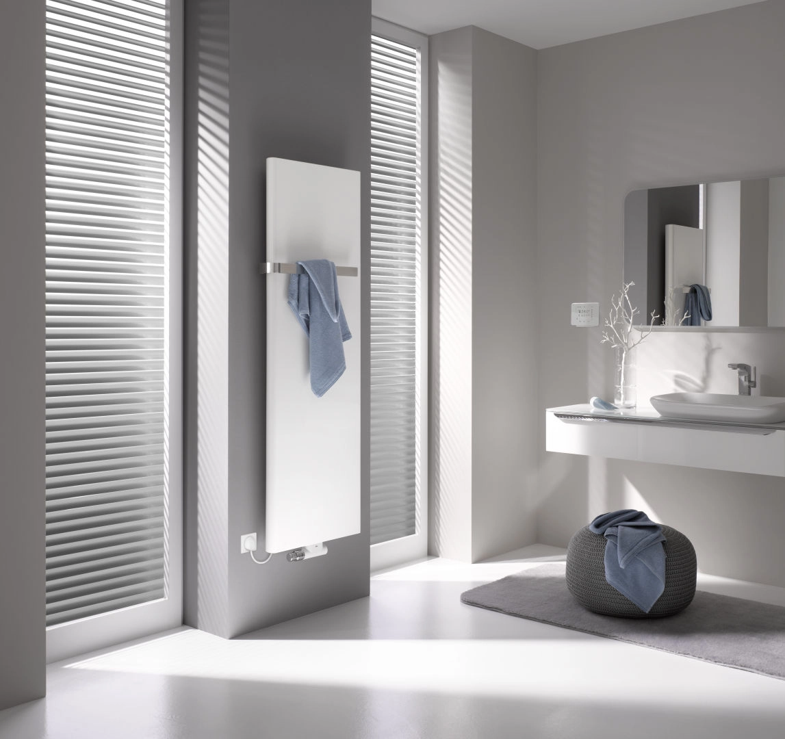 Kermi Design-Heizkörper „Pateo®“ 50 × 172,5 cm in glanzsilber Metallic Kermi Design-Heizkörper „Pateo®“ 50 × 172,5 cm in glanzsilber Metallic