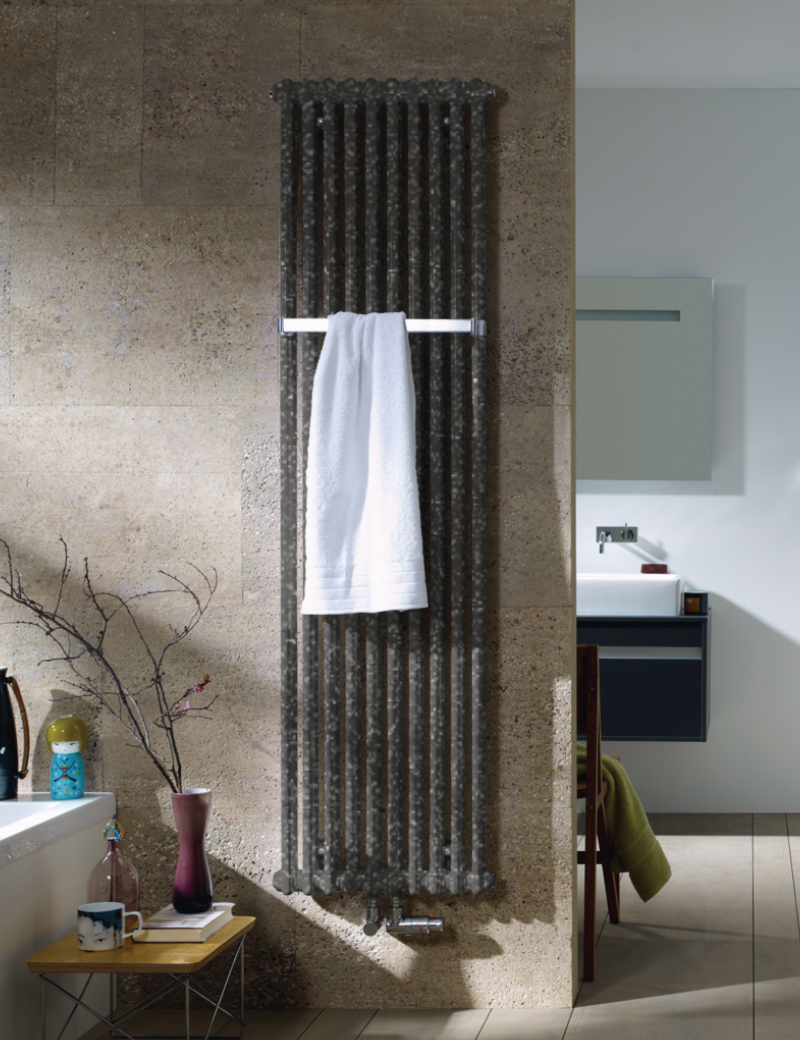 Zehnder Design-Heizkörper „Charleston Bar“ für Warmwasser-Zentralheizung mit 50 mm-Mittelanschluss zweilagig 66,9 × 149,2 cm in Umbra Grey (RAL 7022) Zehnder Design-Heizkörper „Charleston Bar“ für Warmwasser-Zentralheizung mit 50 mm-Mittelanschluss zweilagig 66,9 × 149,2 cm in Umbra Grey (RAL 7022)