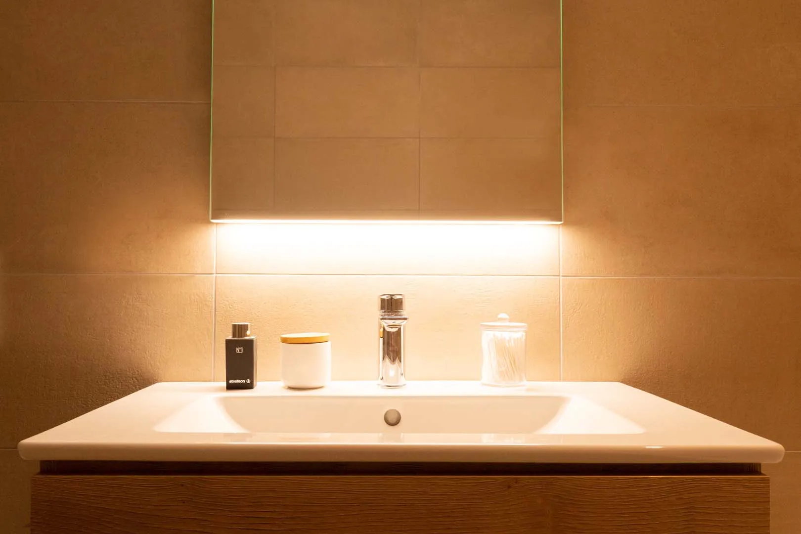 Schneider Lichtspiegel LOW plus LED DLC1/SP 140/LED, weiß Schneider Lichtspiegel LOW plus LED DLC1/SP 140/LED, weiß