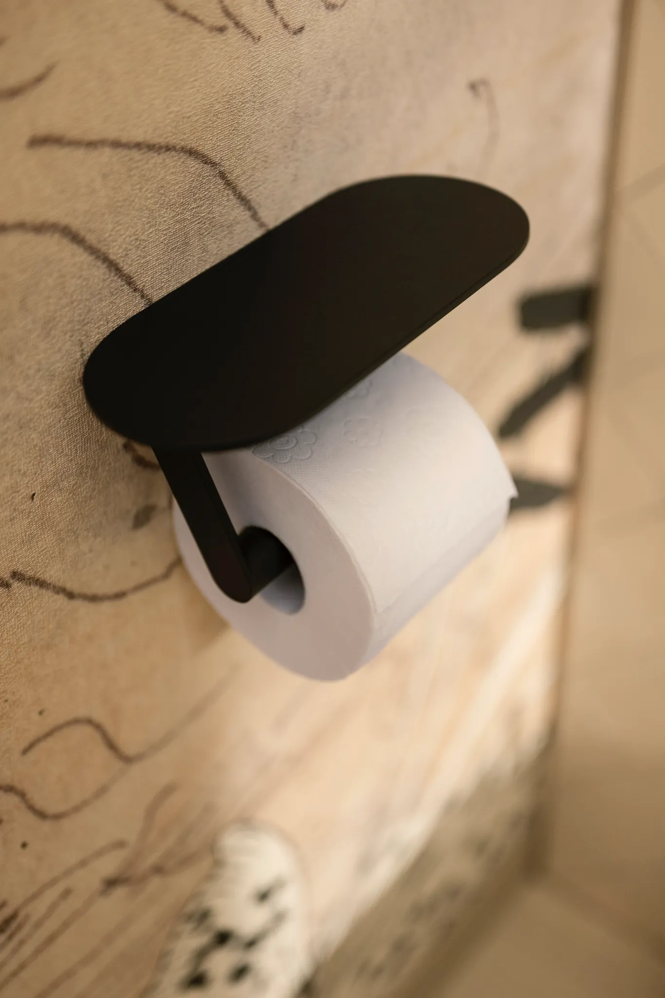 Papierrollenhalter WallStoris mitAblage mattschwarz Papierrollenhalter WallStoris mitAblage mattschwarz