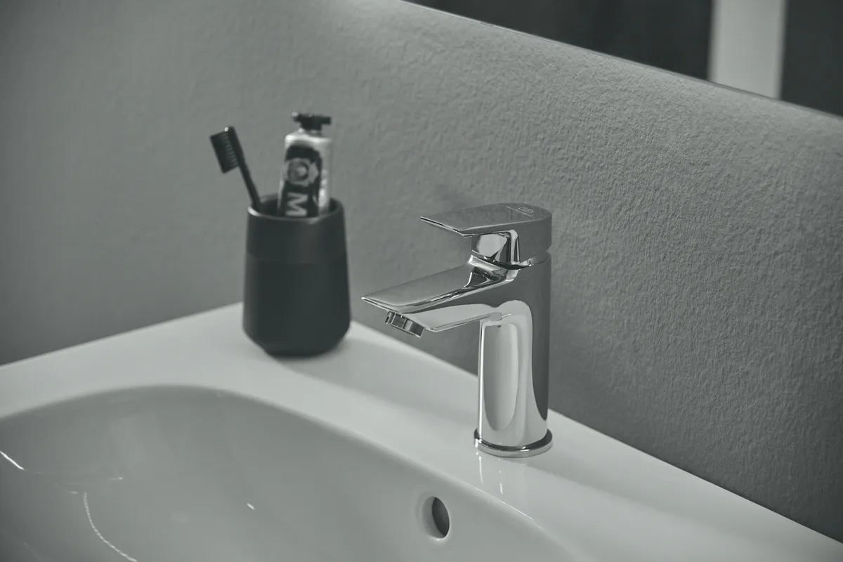 Waschtischarmatur Tesi, BlueStart, 5 l/min., mit Ablaufgarnitur, Ausladung 93mm, Chrom Waschtischarmatur Tesi, BlueStart, 5 l/min., mit Ablaufgarnitur, Ausladung 93mm, Chrom