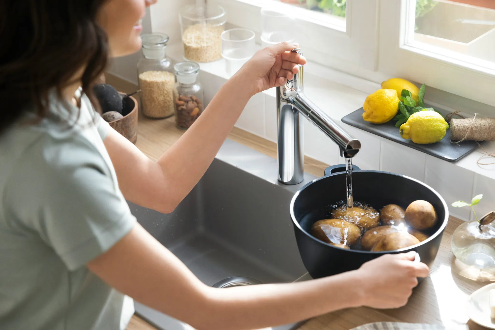 Hansgrohe Zesis M33 Einhebel-Küchenmischer 160, Ausziehbrause, 2jet, sBox lite, Chrom