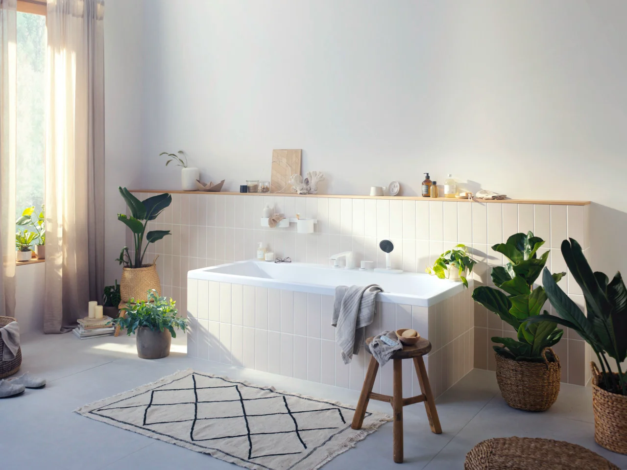 Hansgrohe Vivenis 4-Loch Wannenrandarmatur, Mattweiß, sBox, max. Durchfluss 23,9 l/min, PowderRain-Handbrause, 1,45 m ausziehbar Hansgrohe Vivenis 4-Loch Wannenrandarmatur, Mattweiß, sBox, max. Durchfluss 23,9 l/min, PowderRain-Handbrause, 1,45 m ausziehbar