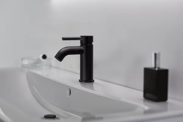 Waschtischarmatur Ceraline, 5 l/min., ohne Ablaufgarnitur, Ausladung 100mm, Chrom Waschtischarmatur Ceraline, 5 l/min., ohne Ablaufgarnitur, Ausladung 100mm, Chrom