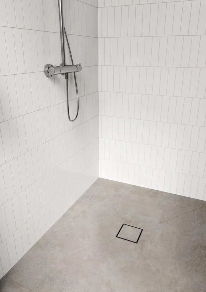 Hansgrohe RainDrain Spot Plus Komplettset Punktablauf 150x150 mm, höhenverstellbarer Rahmen, rückseitig befliessbar, Edelstahl gebürstet