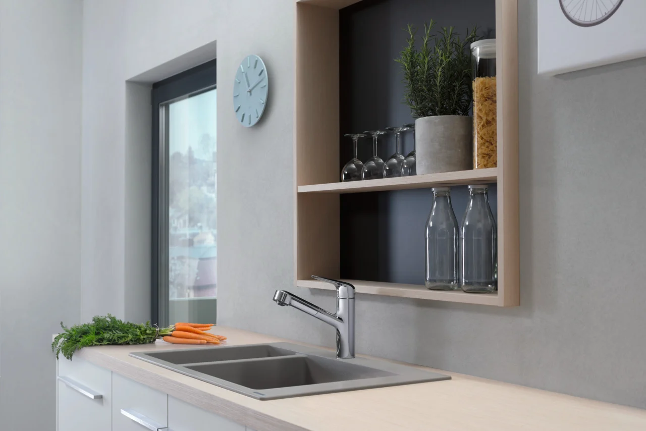 Hansgrohe Focus M42 Einhebel-Küchenmischer 150, Auszieharm, Chrom, Schwenkbereich 120°, Normalstrahl, Keramikmischsystem, max. Durchfluss 8 l/min, Auszugslänge bis 50 cm