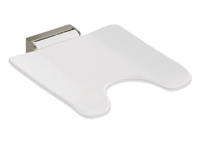 Klappsitz des Systems 900, Wandkonsole aus Edelstahl, PVD, Sitzfläche mit Hygieneausschnitt aus strukturiertem Kunststoff, weiß, Sitzfläche 450 mm breit, 450 mm tief, in Farbe CK (messing glänzend)