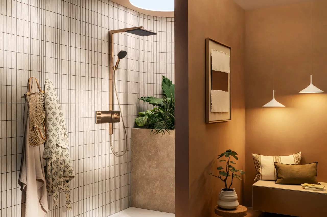 Hansgrohe Showerpipe Raindance Alive Q, 210/340 2jet mit Thermostat BBR, Brushed Bronze, 214 x 343 mm Brausekopfgröße, Aufputzinstallation Hansgrohe Showerpipe Raindance Alive Q, 210/340 2jet mit Thermostat BBR, Brushed Bronze, 214 x 343 mm Brausekopfgröße, Aufputzinstallation