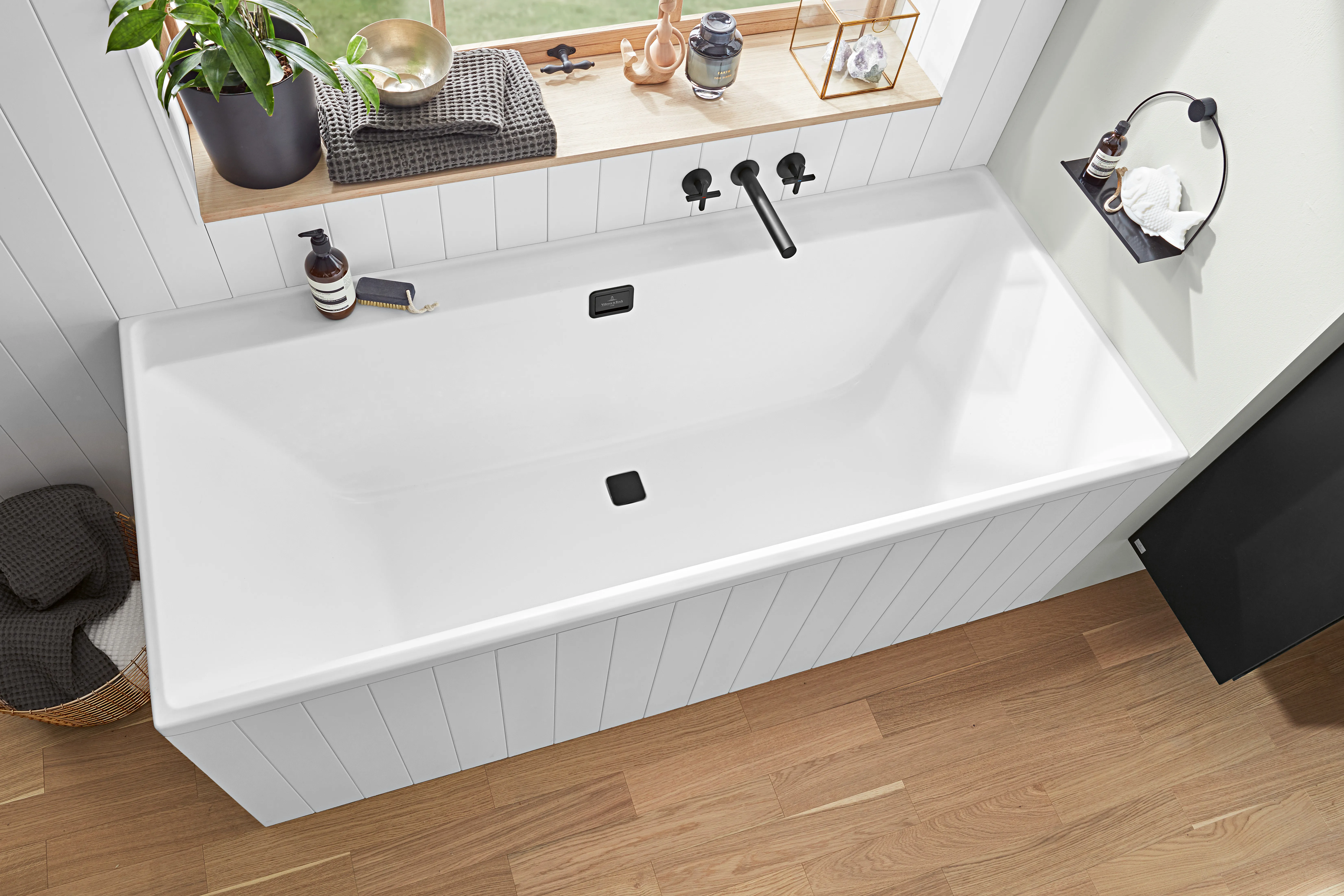 Villeroy & Boch Collaro rechteckige Badewanne in Stone White, 1600 x 750 mm, Höhe 470 mm, Einbauhöhe 580–622 mm, Acryl, matt, mit Mittelablauf Villeroy & Boch Collaro rechteckige Badewanne in Stone White, 1600 x 750 mm, Höhe 470 mm, Einbauhöhe 580–622 mm, Acryl, matt, mit Mittelablauf