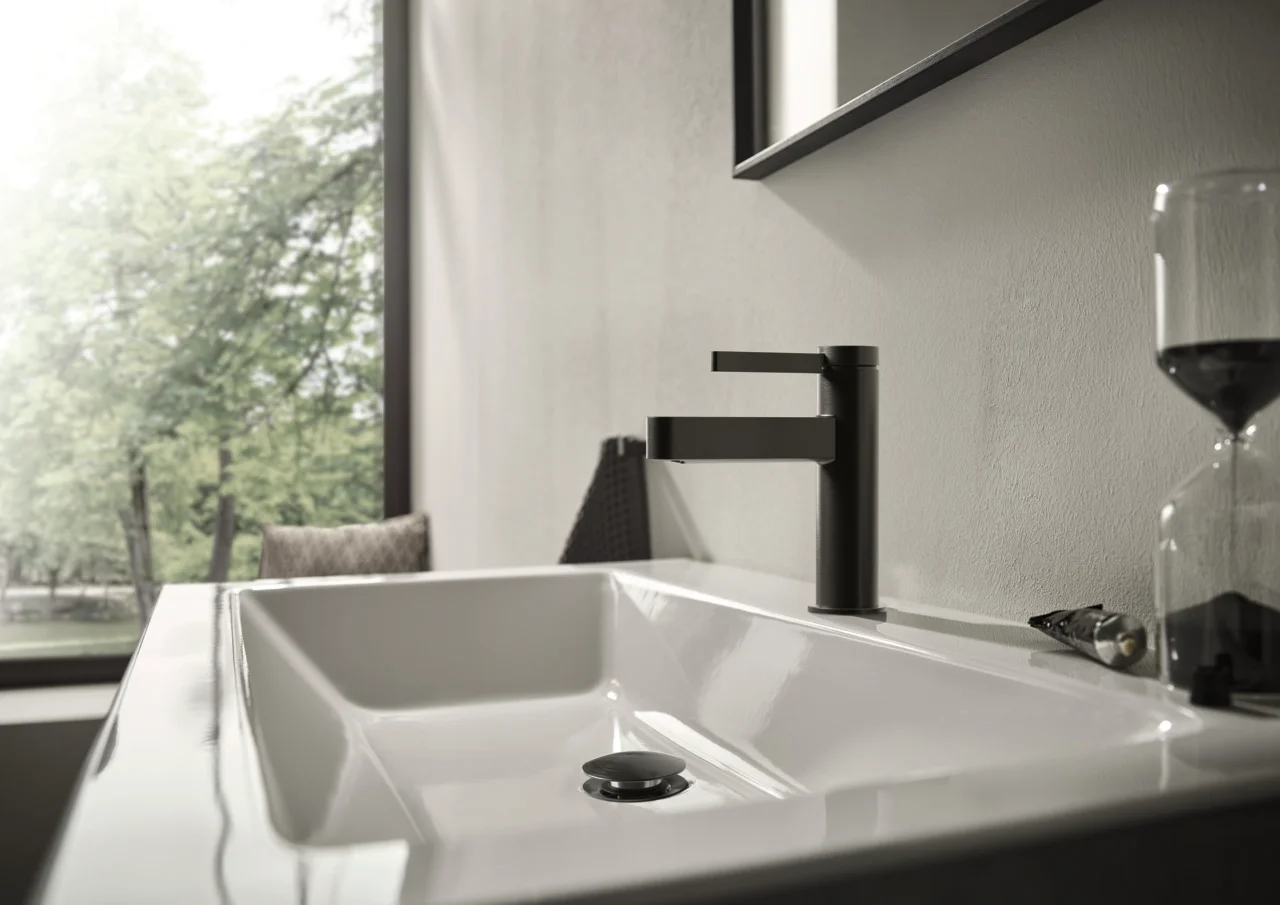 Hansgrohe Finoris Standventil 100, Hebelgriff, Brushed Black Chrome, Auslaufhöhe 92 mm, DN15, G 3/8 Anschlussschlauch