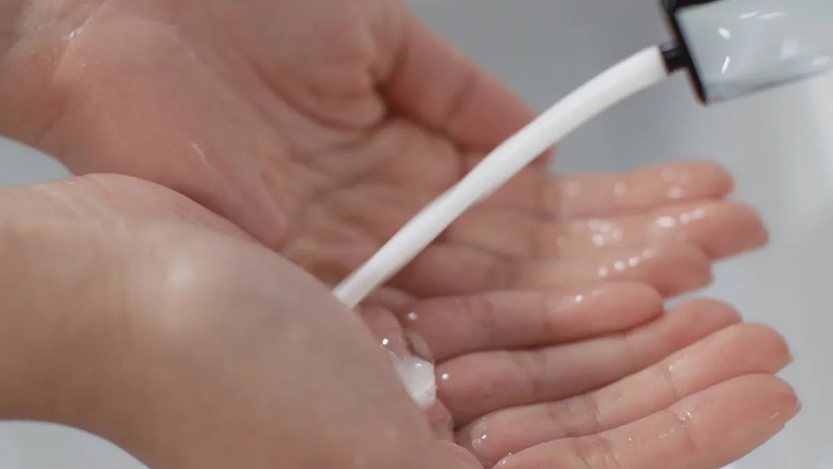 Sensor-Waschtischarmatur Intellimix, mit Seife, Chrom Sensor-Waschtischarmatur Intellimix, mit Seife, Chrom