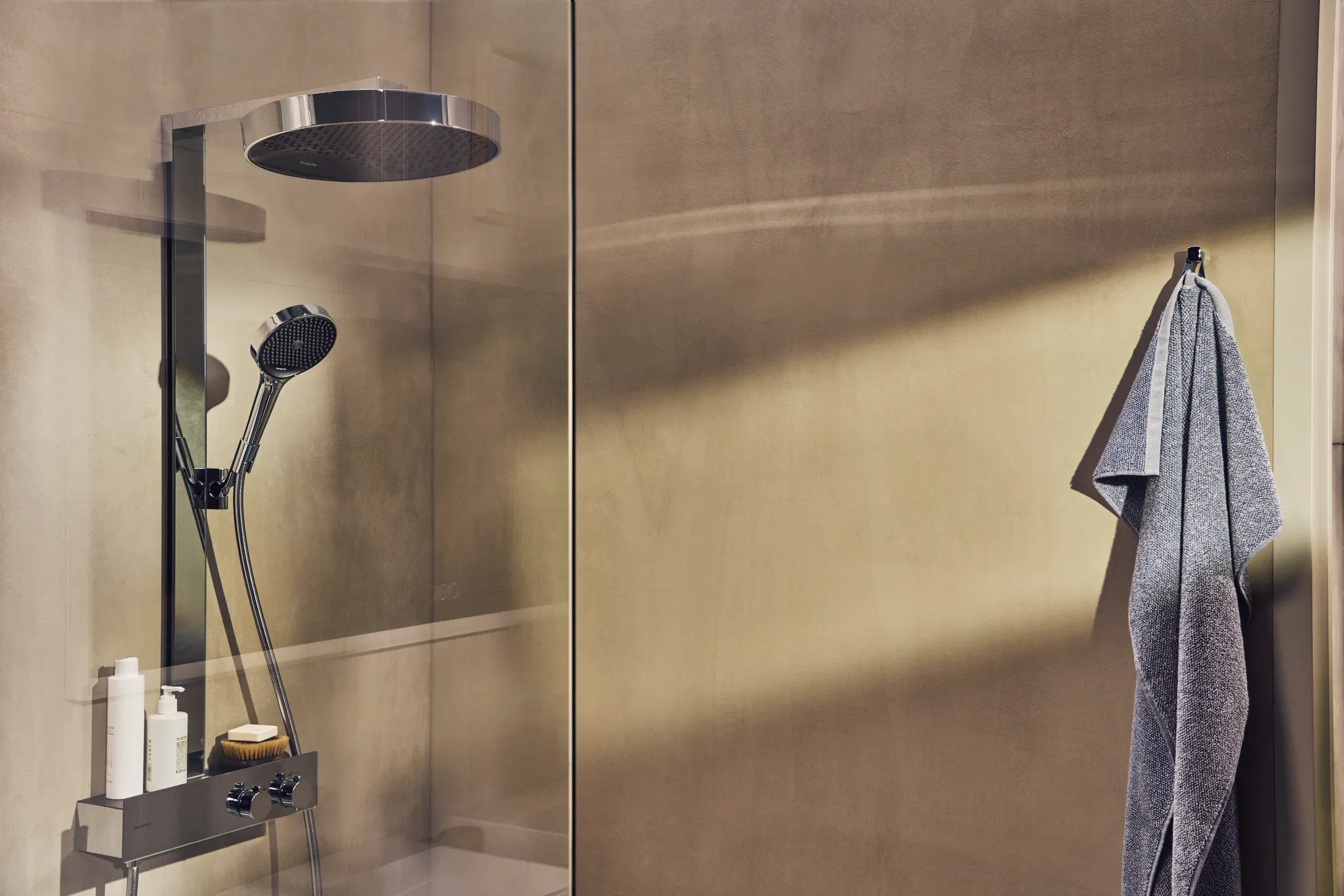 Rainfinity Showerpipe 360 1jet mit ShowerTablet 350 Chrom Rainfinity Showerpipe 360 1jet mit ShowerTablet 350 Chrom