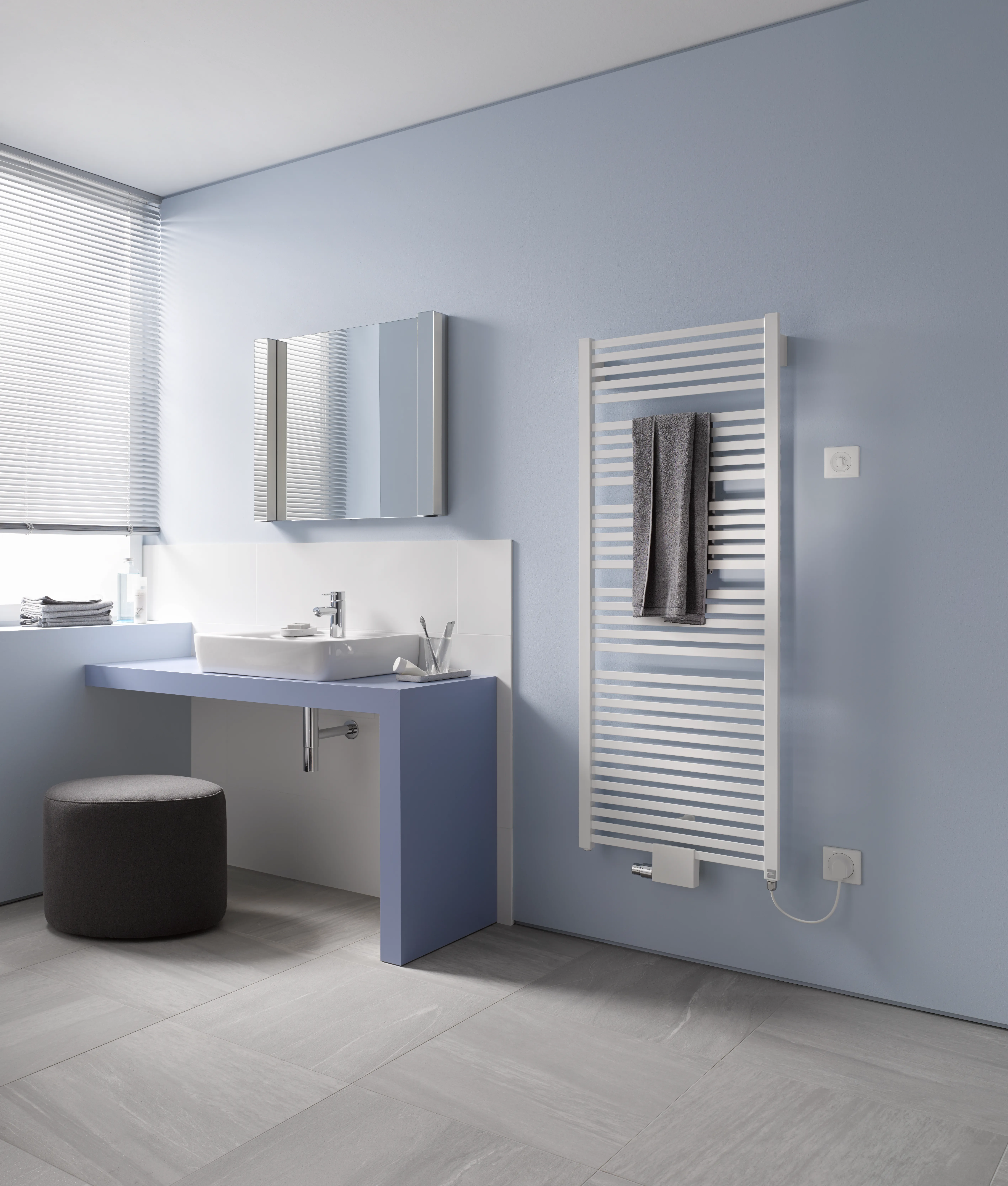 Kermi Design-Heizkörper „Geneo® quadris“ 44,7 × 149,4 cm in Graphit Metallic Kermi Design-Heizkörper „Geneo® quadris“ 44,7 × 149,4 cm in Graphit Metallic