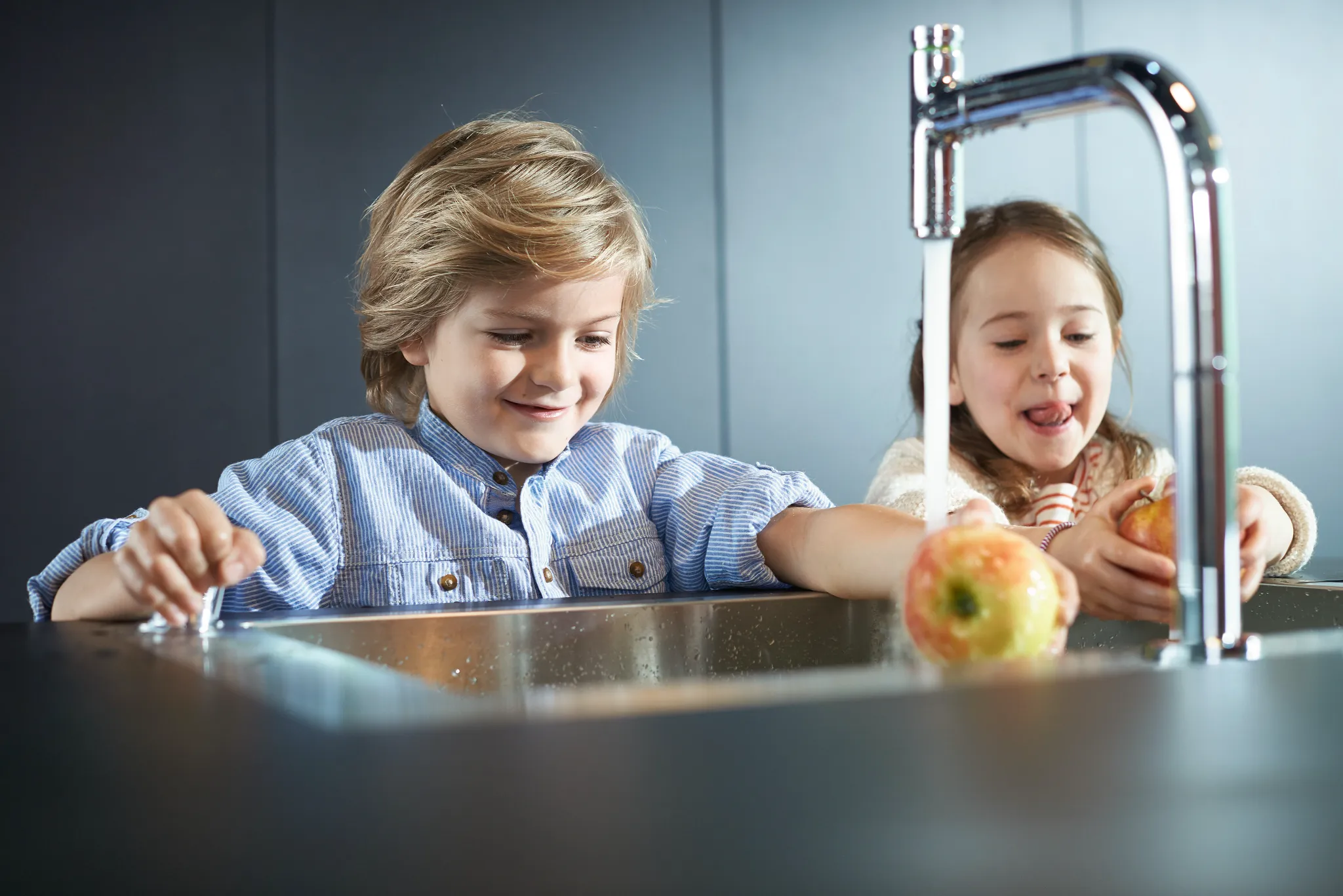 Hansgrohe Metris Select M71 2-Loch Einhebel-Küchenmischer mit Ausziehbrause, Chrom, 35 mm Bohrung, 200 mm ComfortZone, 110° oder 150° Schwenkbereich Hansgrohe Metris Select M71 2-Loch Einhebel-Küchenmischer mit Ausziehbrause, Chrom, 35 mm Bohrung, 200 mm ComfortZone, 110° oder 150° Schwenkbereich