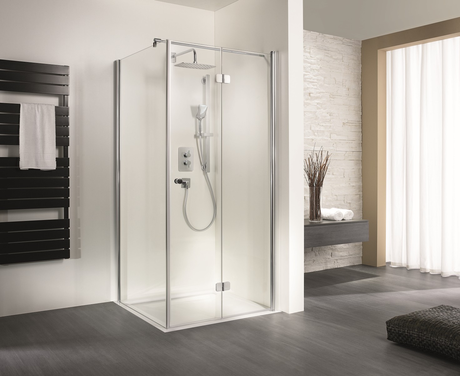 HSK teilgerahmte Seitenwand „Exklusiv“ Glas Klar hell, Profile Alu Silber-matt, Scharniere Premium Softcube, für 900 mm, B: 750 mm H: 2000 mm HSK teilgerahmte Seitenwand „Exklusiv“ Glas Klar hell, Profile Alu Silber-matt, Scharniere Premium Softcube, für 900 mm, B: 750 mm H: 2000 mm