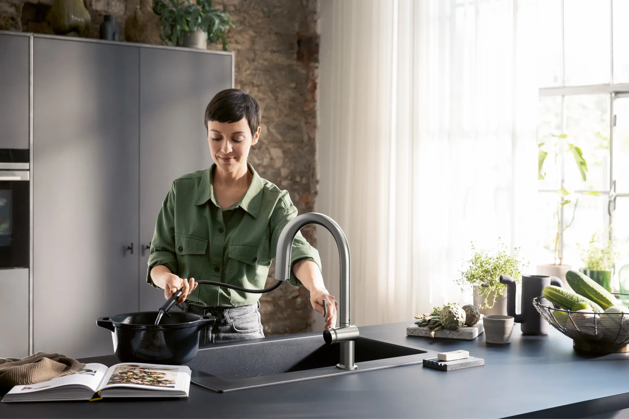 Hansgrohe Aqittura M91 SodaSystem 210 Auszieharm mit sBox, Edelstahl, Hahnlochbohrung 35 mm, max. Auszugslänge 76 cm