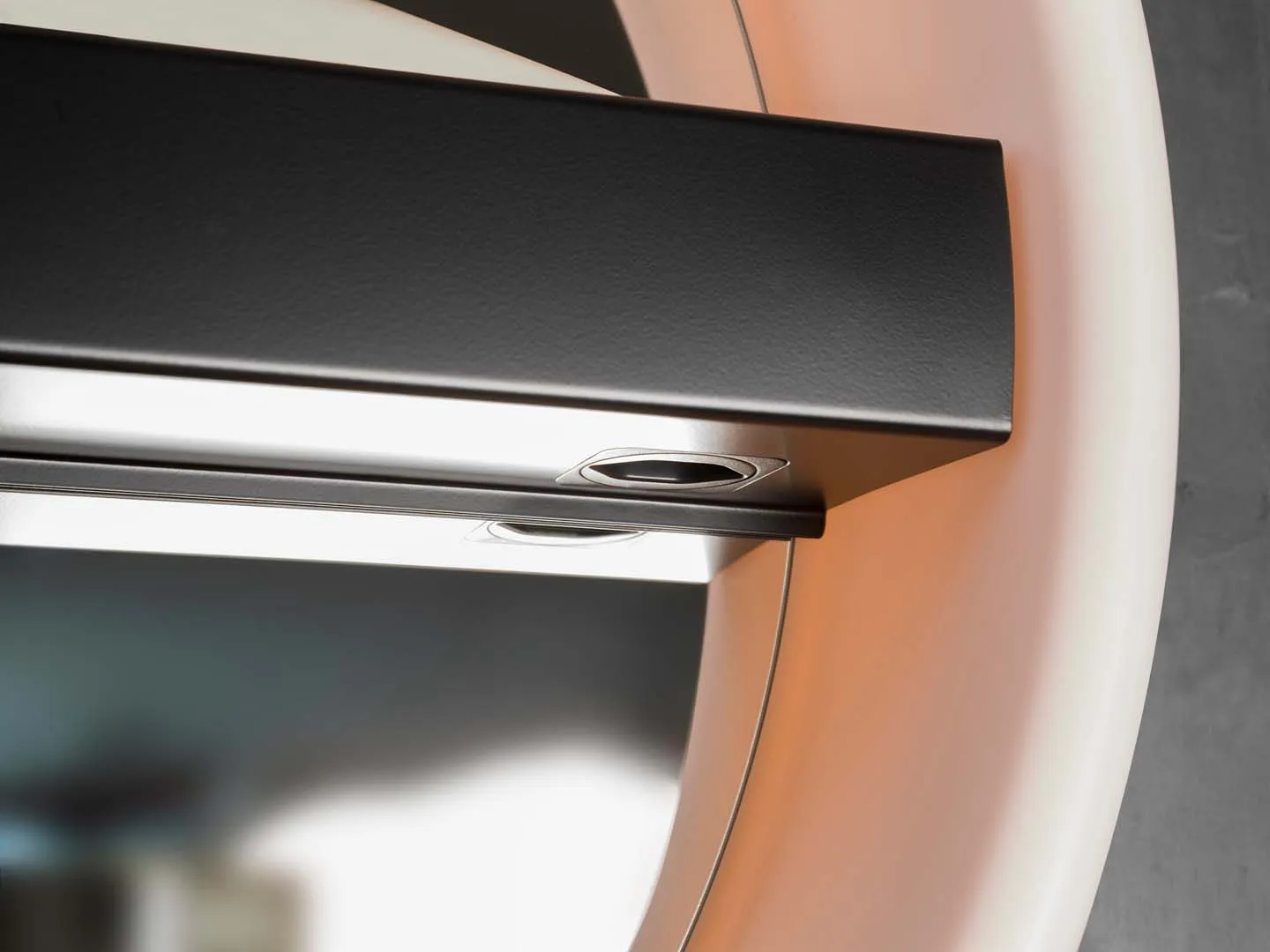 Schneider Spiegelschrank LUN1 73/1/D2W/L, sw, RW Spiegel, CH Modell – Edelstahlgehäuse, LED-Beleuchtung Dim2Warm (2000–6500 K), 733 mm Durchmesser, Tiefe 165 mm Schneider Spiegelschrank LUN1 73/1/D2W/L, sw, RW Spiegel, CH Modell – Edelstahlgehäuse, LED-Beleuchtung Dim2Warm (2000–6500 K), 733 mm Durchmesser, Tiefe 165 mm