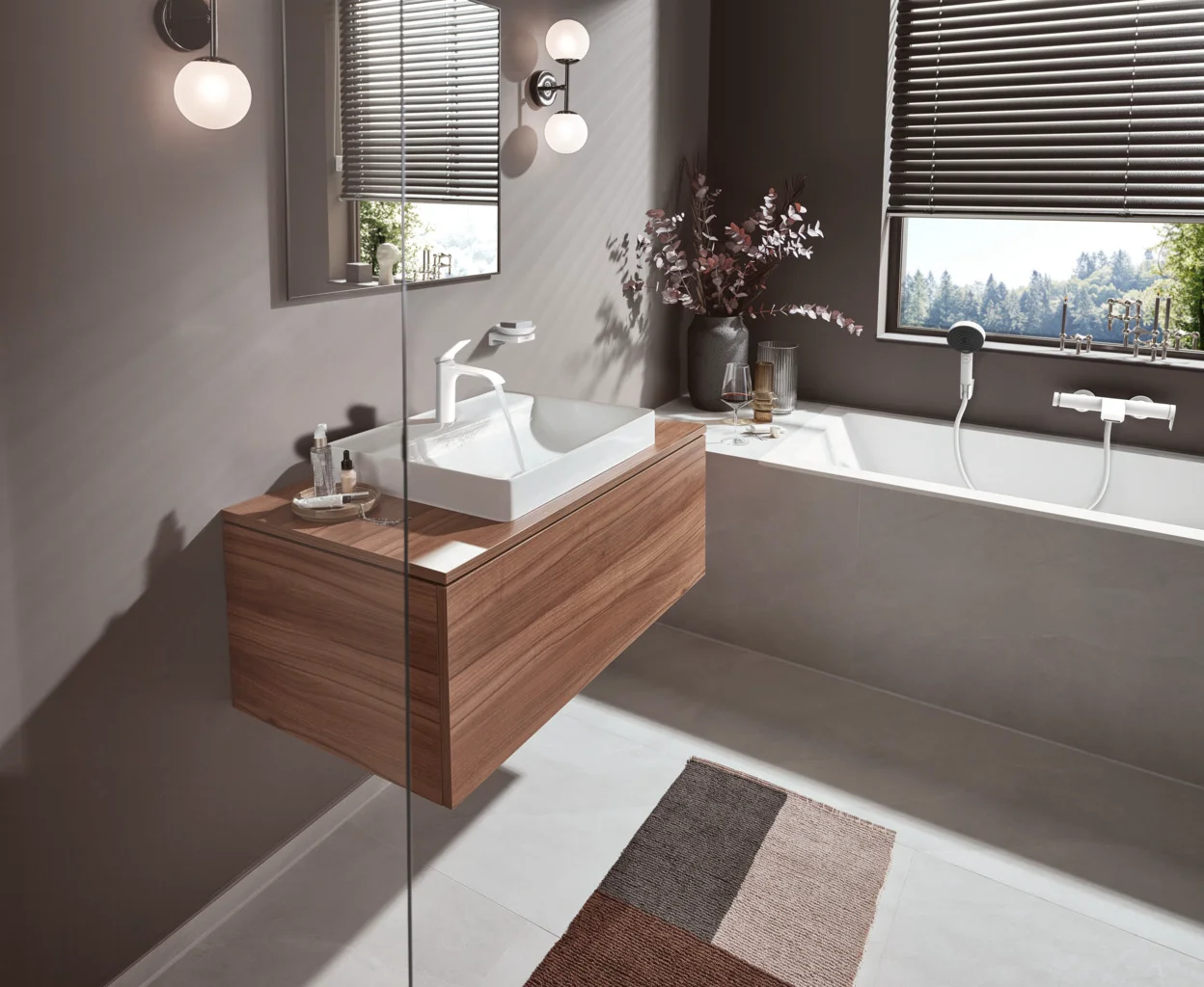 Hansgrohe Vivenis Einhebel-Waschtischmischer 110, Mattweiß, Ausladung 146 mm, Auslaufhöhe 110 mm, Hebelgriff, WaterfallStream, max. Durchfluss 5 l/min, Keramikmischsystem, einstellbare Temperaturbegrenzung, für Durchlauferhitzer geeignet