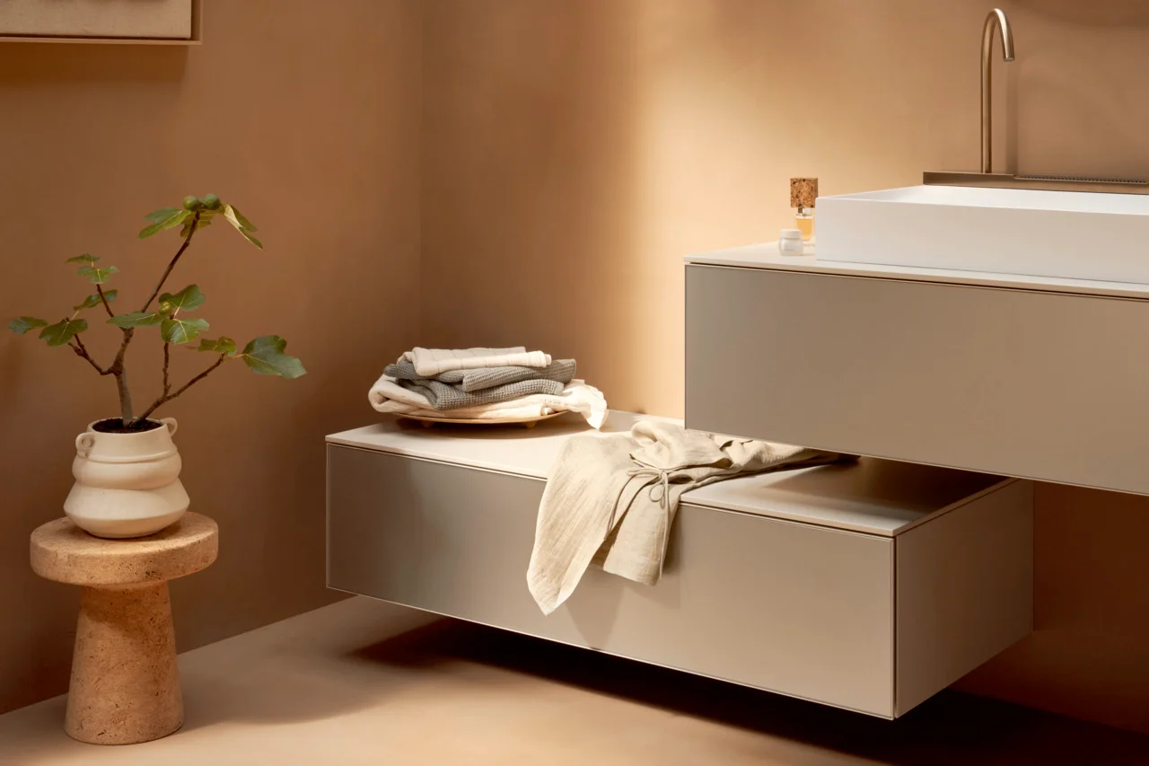 Hansgrohe Xevolos E Sideboard Sandbeige Matt, 1180x550 mm, 1 Schubkasten, griff- und fingerabdruckfrei, PushOpen & SoftClose, Wandmontage