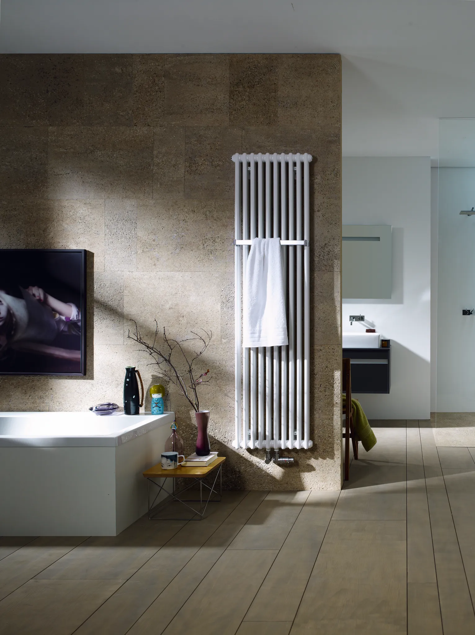 Zehnder Design-Heizkörper „Charleston Bar“ für Warmwasser-Zentralheizung mit 50 mm-Mittelanschluss dreilagig 57,7 × 150 cm in Verkehrsweiß (RAL 9016, glänzend) Zehnder Design-Heizkörper „Charleston Bar“ für Warmwasser-Zentralheizung mit 50 mm-Mittelanschluss dreilagig 57,7 × 150 cm in Verkehrsweiß (RAL 9016, glänzend)