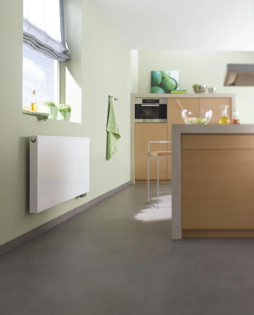 Flachheizkörper therm-x2 Plan-K Typ 10, HxLxT: 305x1005x63 mm, Farbe: Weiß RAL 9016 seidenglanz, 10 bar, Abdeckung: ohne, Wärmeleistung 75/65-20: 289 Watt, Bohrkonsole
