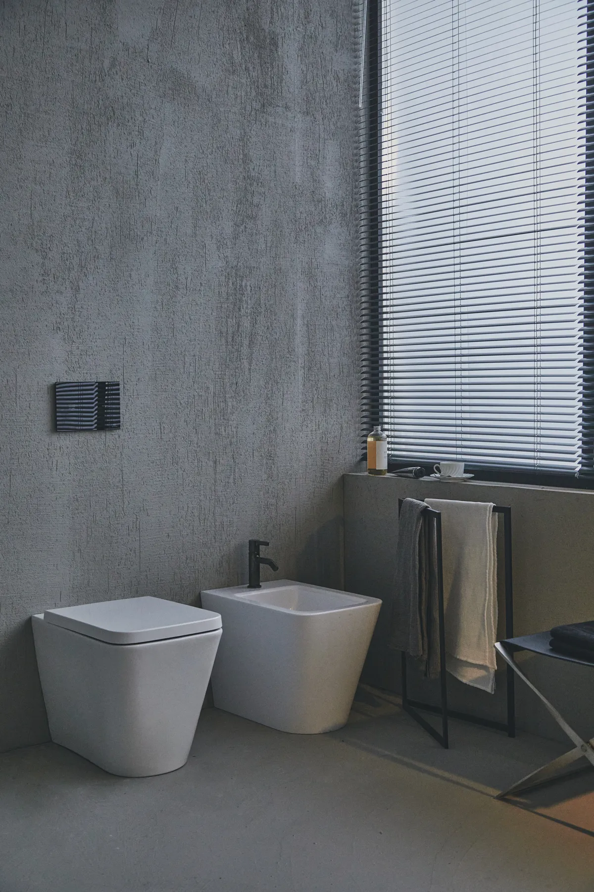 WC „BlendCube“ 35,5 × 40 × 56 cm in Weiß WC „BlendCube“ 35,5 × 40 × 56 cm in Weiß