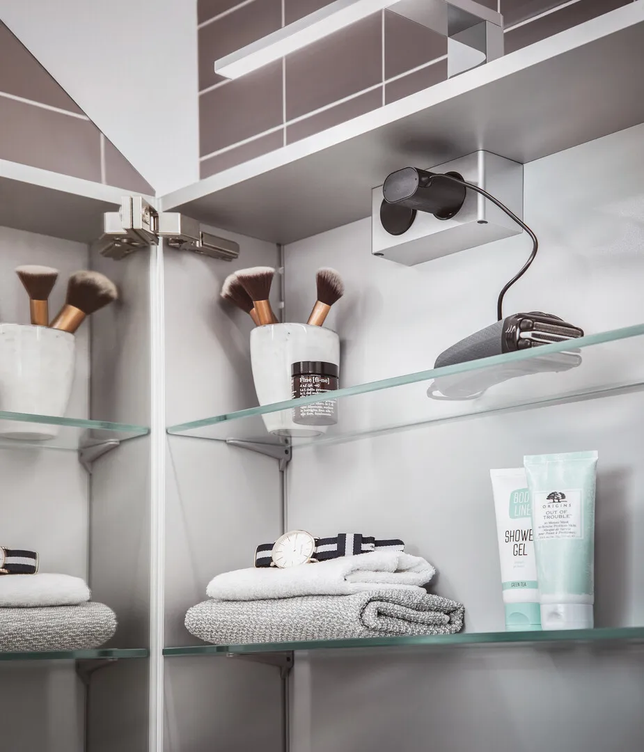 emco Spiegelschrank „mee“ 60 × 74,6 × 15,3 cm in weiß emco Spiegelschrank „mee“ 60 × 74,6 × 15,3 cm in weiß