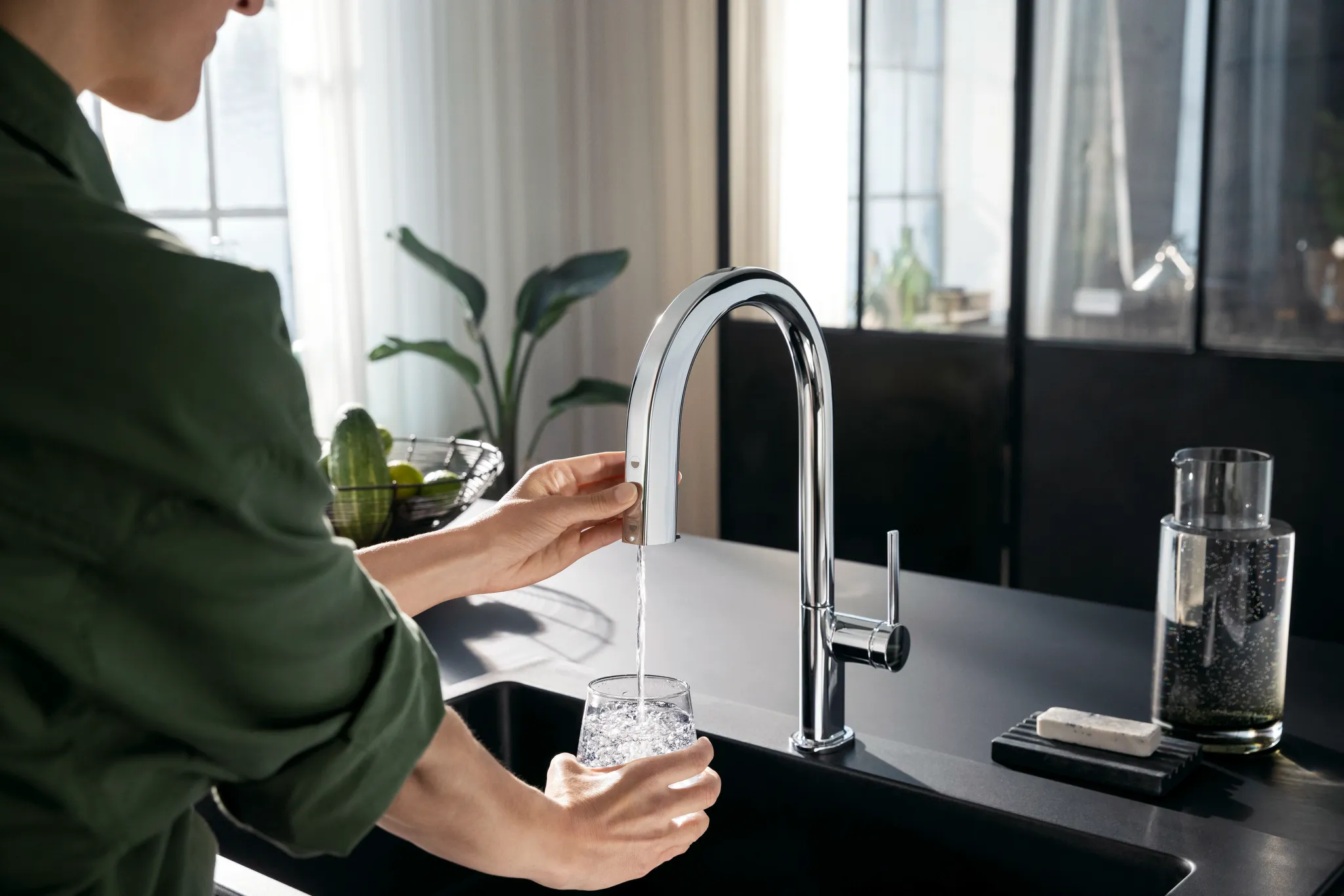 Hansgrohe Aqittura M91 SodaSystem 210 Auszieharm mit sBox, Chrom, Hahnlochbohrung 35 mm, max. Auszugslänge 76 cm